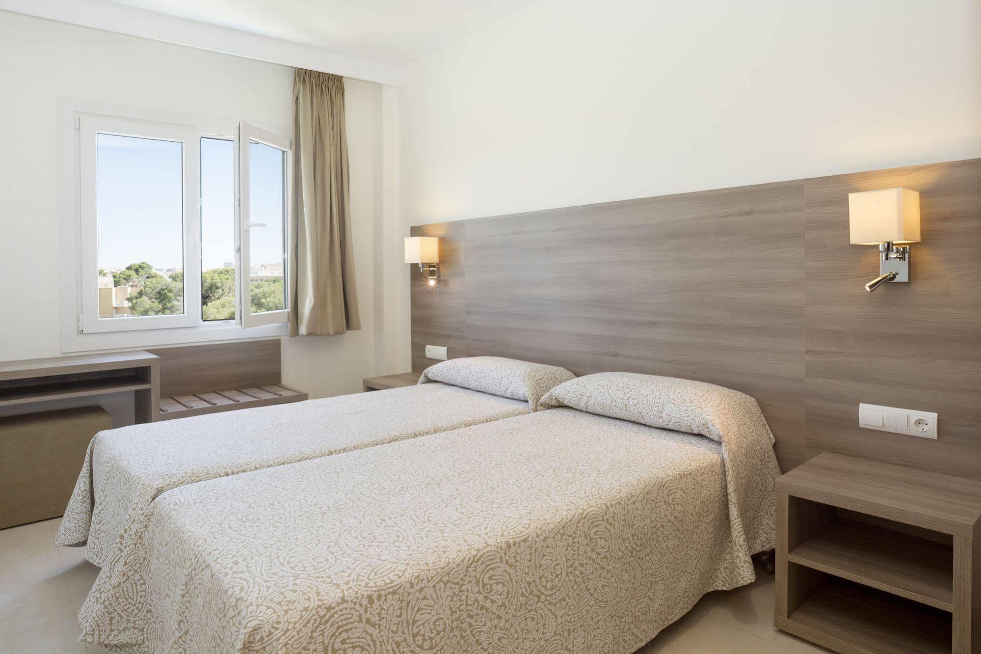 Cabot Tres Torres Apartamentos Playa de Palma  Exterior photo